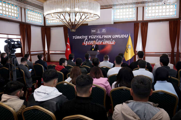 konyanin-ilcelerindeki-gencler-baskan-altay-ile-bir-araya-geldi