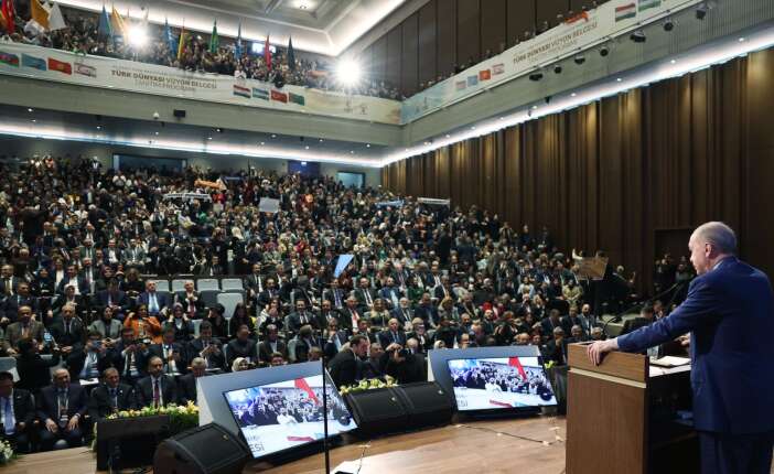 turklerin-mirasi-selcukludan-cumhurbaskani-erdogana-sunuldu