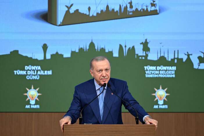 turklerin-mirasi-selcukludan-cumhurbaskani-erdogana-sunuldu