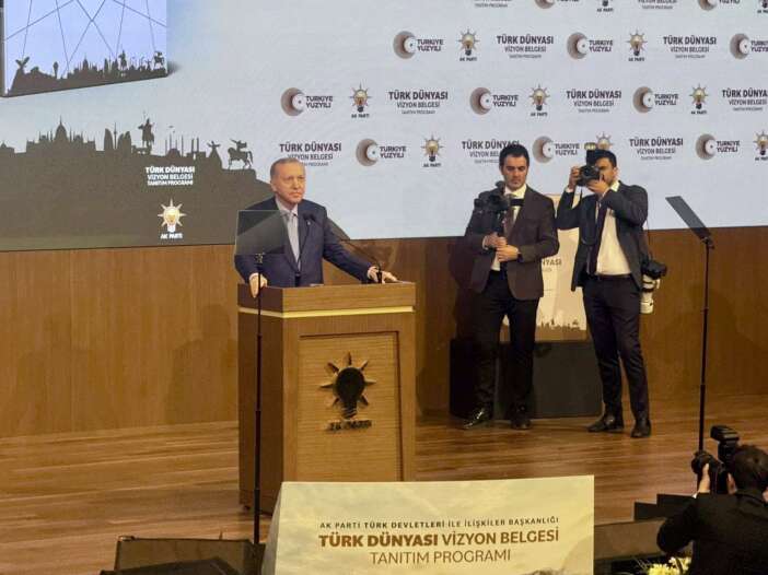 turklerin-mirasi-selcukludan-cumhurbaskani-erdogana-sunuldu