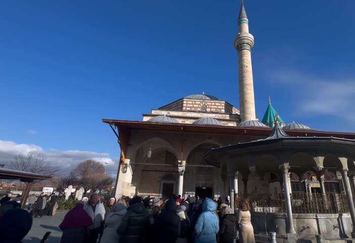 konya-mevlana-muzesinde-dugun-gecesi-yogunlugu