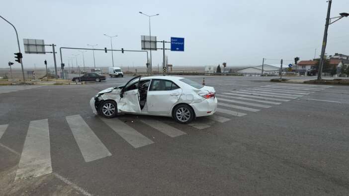 konya-yolunda-tir-otomobille-carpisti-4u-hakem-5-yarali-var