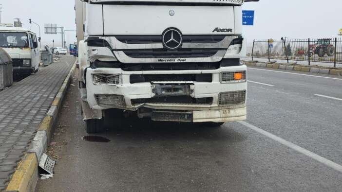 konya-yolunda-tir-otomobille-carpisti-4u-hakem-5-yarali-var