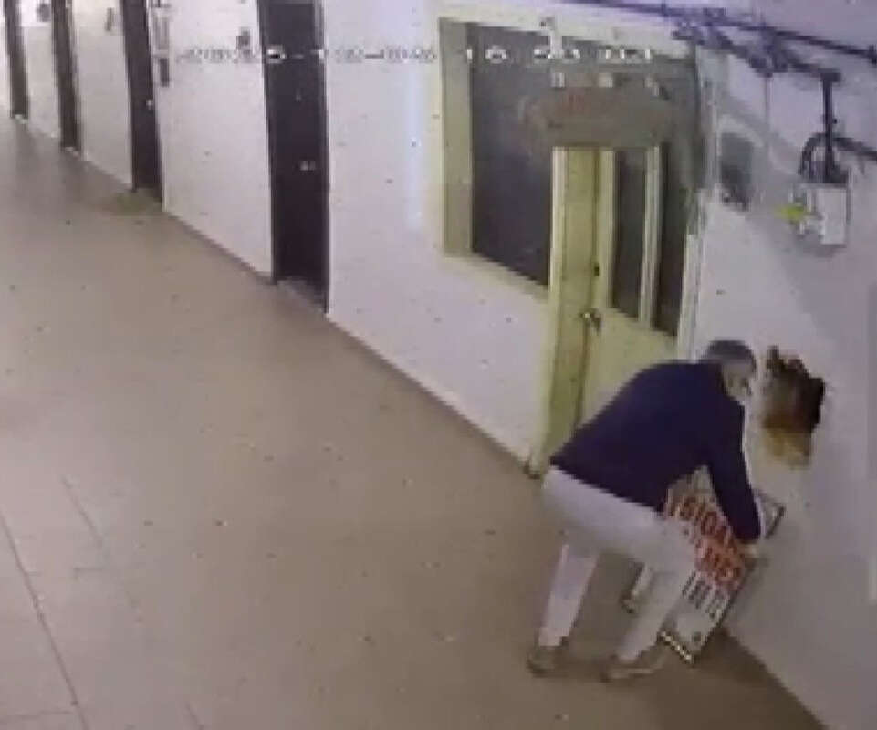 pes-dedirten-hirsizlik-duvari-delip-servet-degerindeki-saati-caldilar