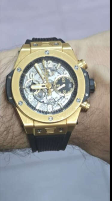 pes-dedirten-hirsizlik-duvari-delip-servet-degerindeki-saati-caldilar