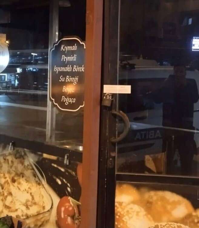 borekcide-mide-bulandiran-goruntu-fare-tezgahta-cirit-atti