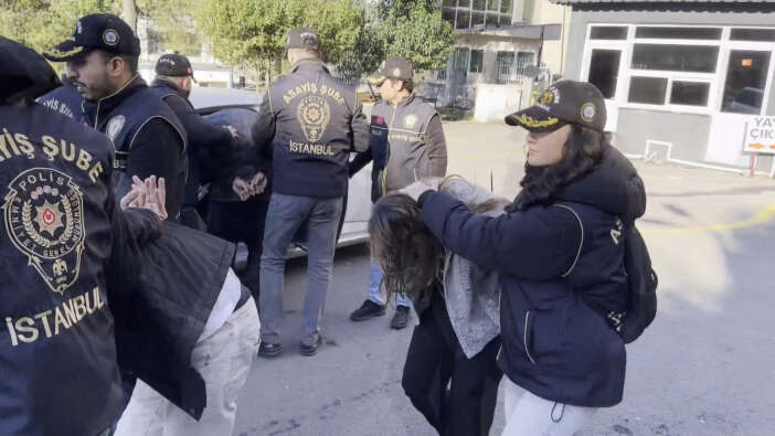 istanbulda-harac-almak-icin-is-yerlerine-silahli-saldirilar-duzenlendi-suphelilere-yonelik-4-ayri-operasyonda-25-kisi-yakalandi-suphelilerin-arasinda-iki-kadin-tetikci-de-buluyor