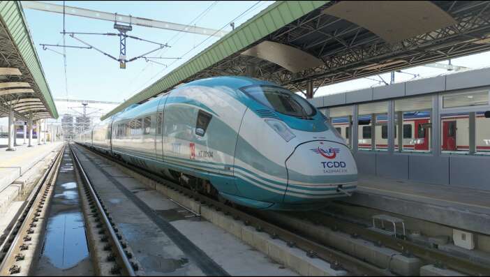 kadim-baskentleri-bulusturan-konya-yht-hatti-11-yasinda