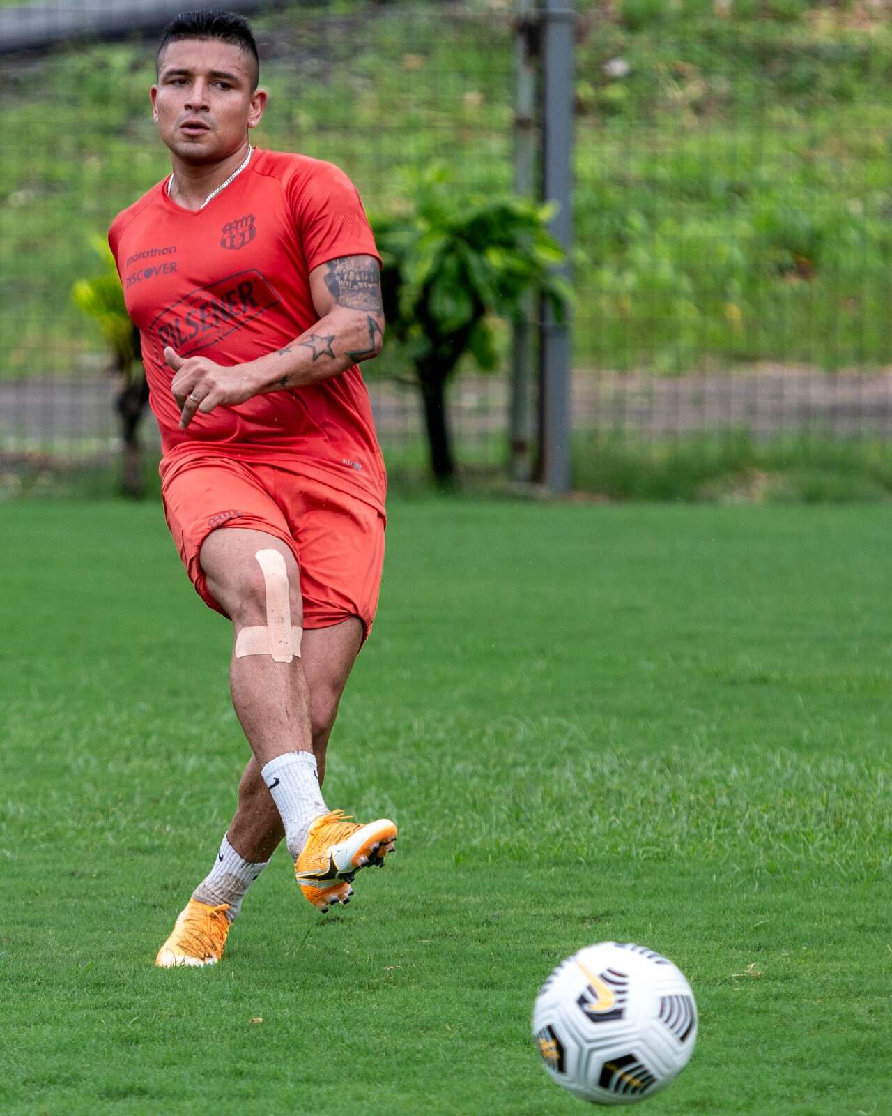 kan-donduran-cinayet-futbolcu-ve-esi-sokak-ortasinda-olduruldu