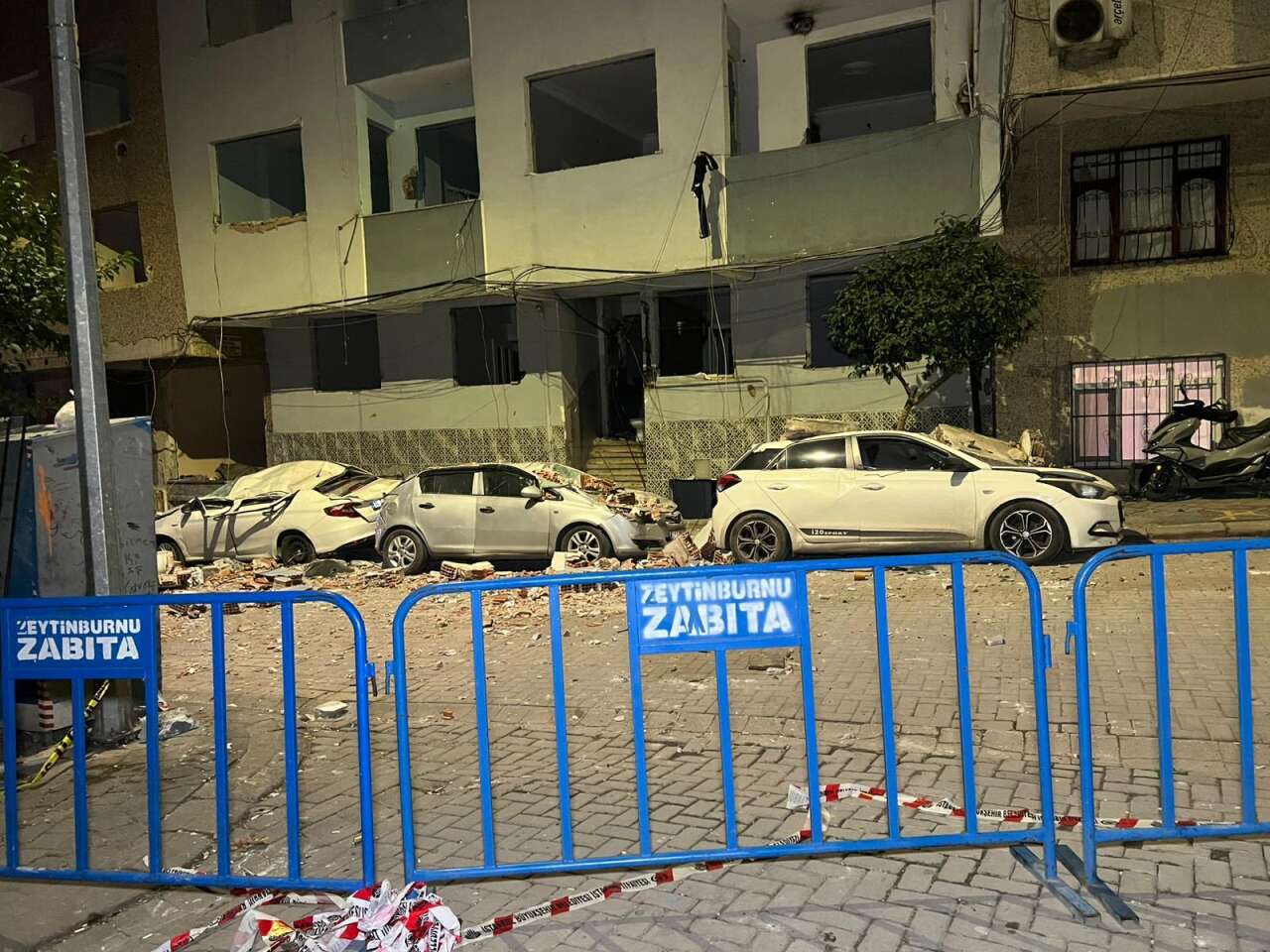 gurultuyu-duyup-sokaga-firladilar-araclarini-gorunce-neye-ugradiklarini-sasirdilar