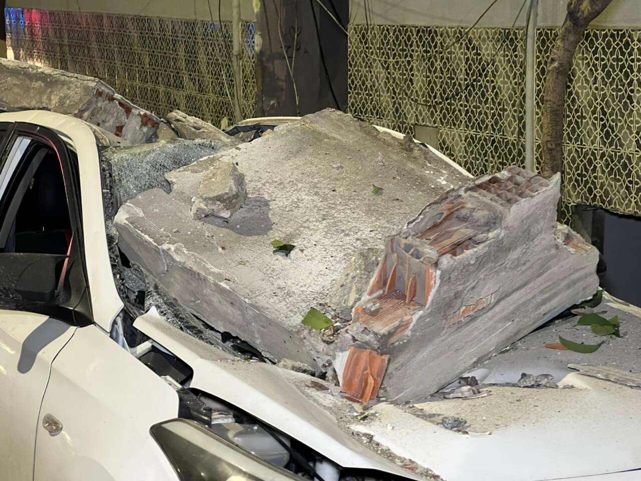 gurultuyu-duyup-sokaga-firladilar-araclarini-gorunce-neye-ugradiklarini-sasirdilar