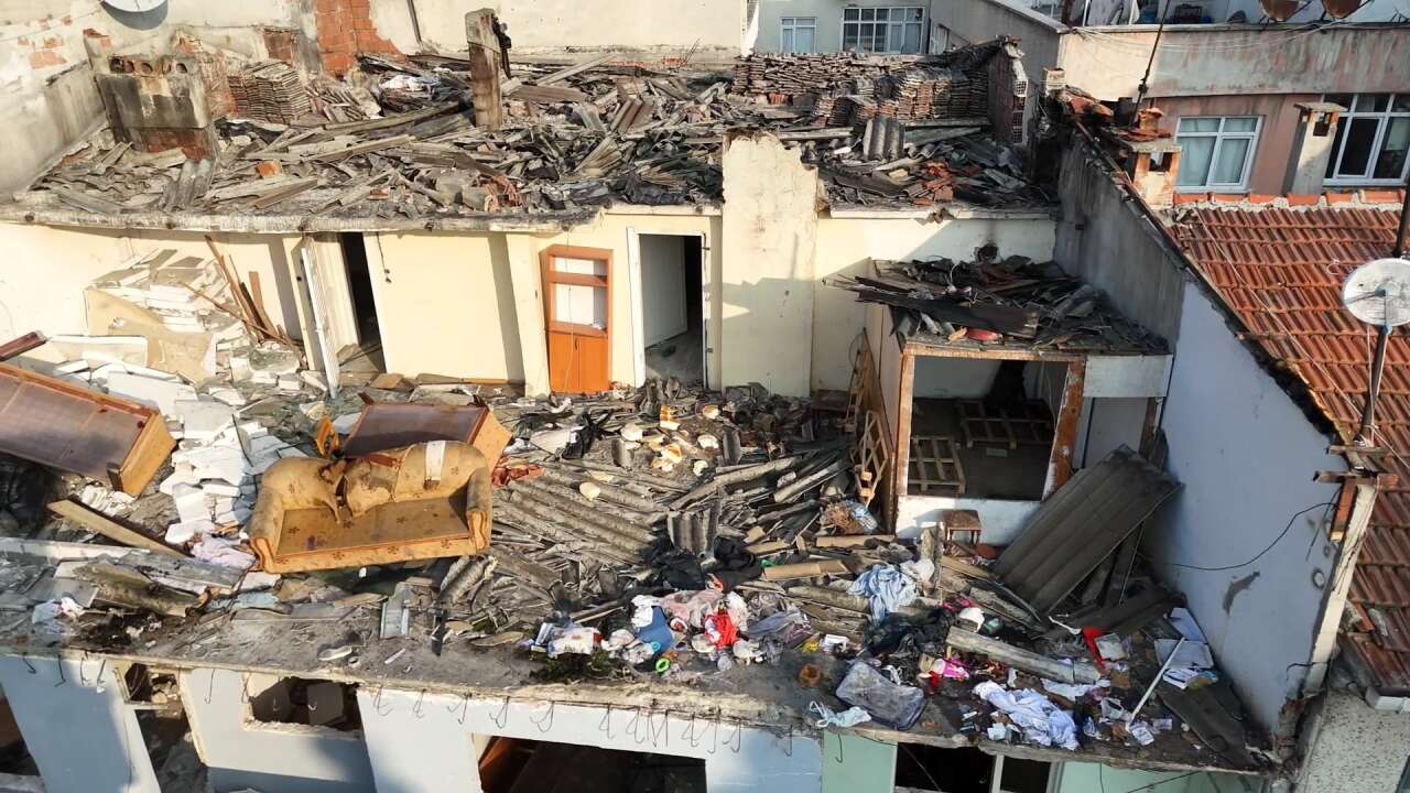 gurultuyu-duyup-sokaga-firladilar-araclarini-gorunce-neye-ugradiklarini-sasirdilar