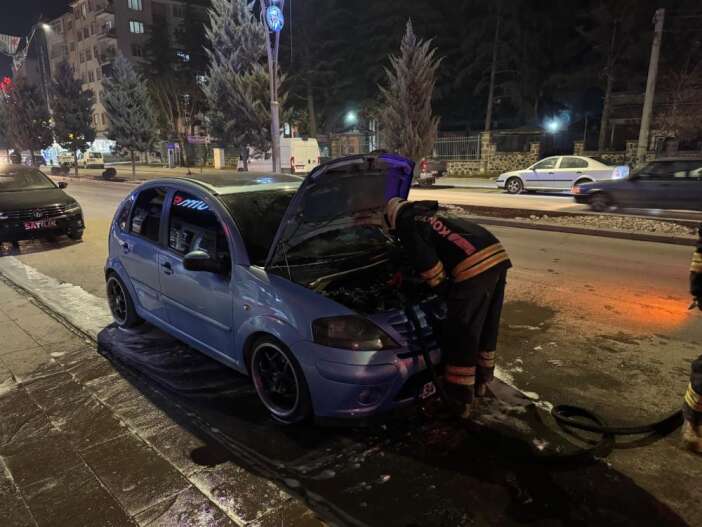 konyada-park-halindeki-otomobilde-yangin-cikti