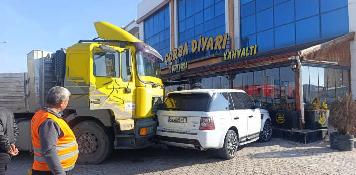 konyada-tir-az-kalsin-corbaciya-giriyordu