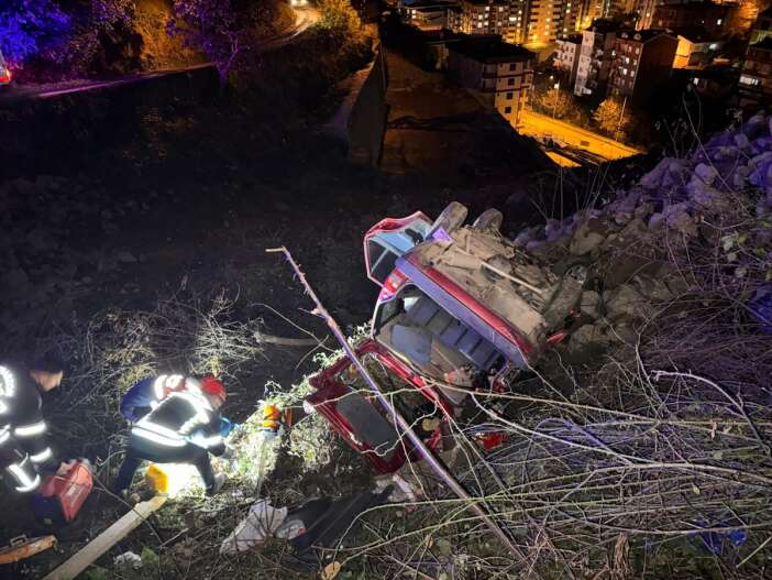 otomobil-sarampole-devrildi-surucu-oldu