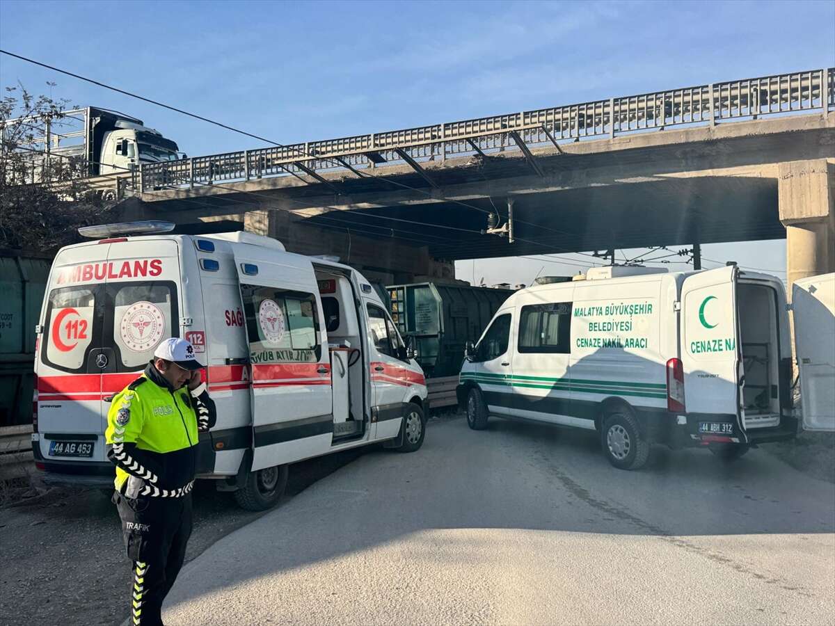 trenin-altinda-kalan-17-yasindaki-bugrahan-sagdic-hayatini-kaybetti-malatya