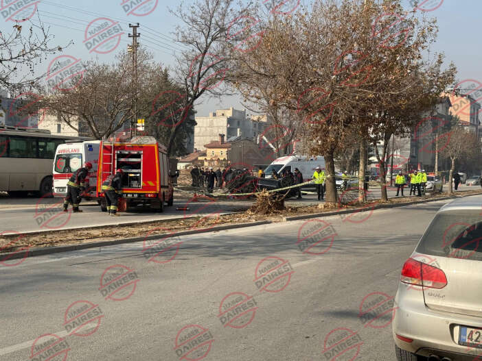 konyada-otomobil-agaca-carpip-devrildi-1-olu-1-yarali-var