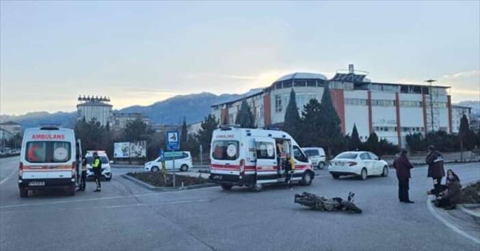 konyada-otomobil-motosiklet-ile-carpisti-3-yarali-var