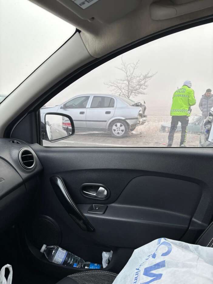 konyada-sis-biri-otobus-6-aracin-karistigi-kazaya-neden-oldu