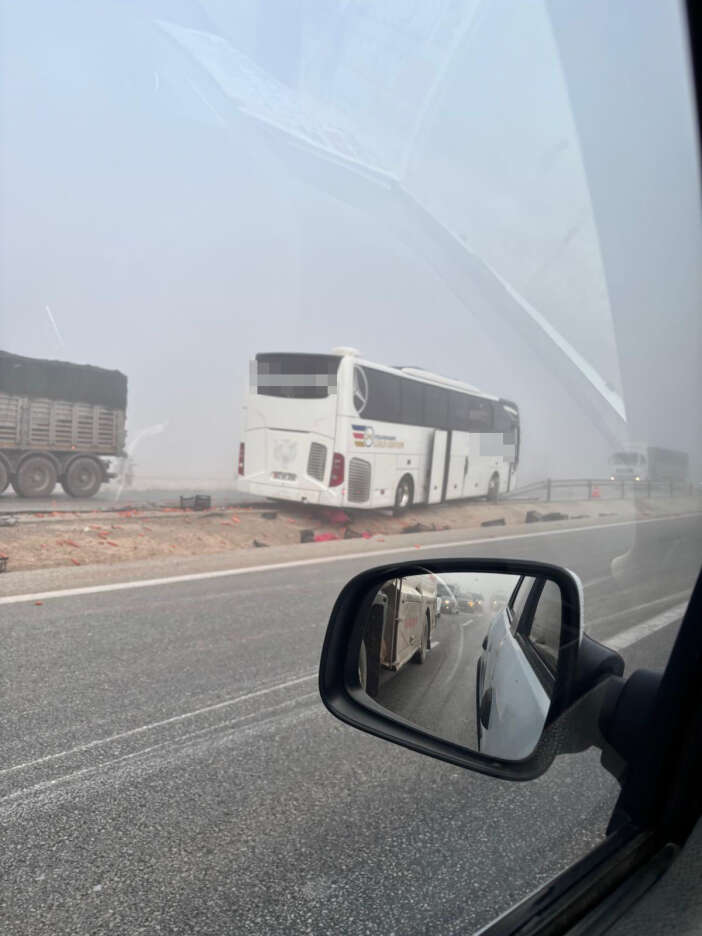 konyada-sis-biri-otobus-6-aracin-karistigi-kazaya-neden-oldu