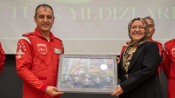 selcuk-universitesinde-supersonik-heyecan-turk-yildizlari