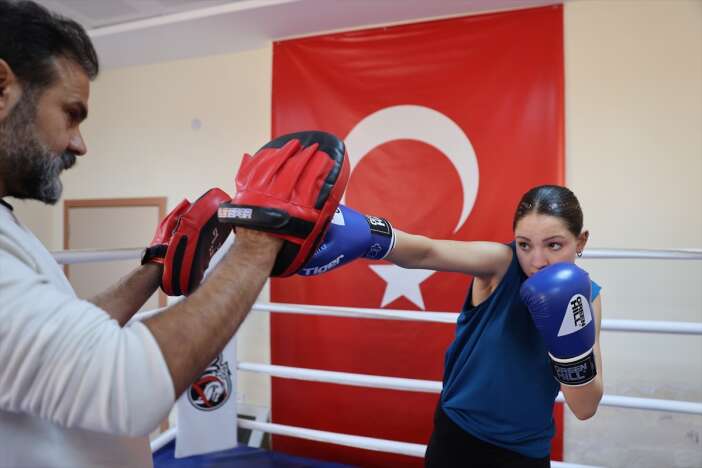 babasinin-zoruyla-basladigi-boksta-turkiye-sampiyonu-oldu