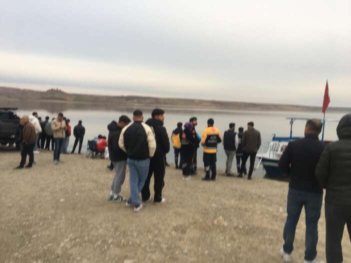 baraj-golunde-tekne-alabora-oldu-5-kisiden-fatih-cakir-kayip