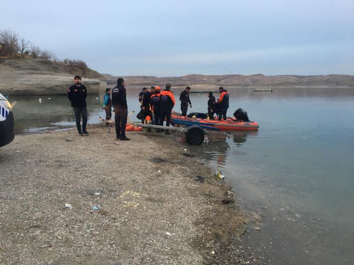 baraj-golunde-tekne-alabora-oldu-5-kisiden-fatih-cakir-kayip