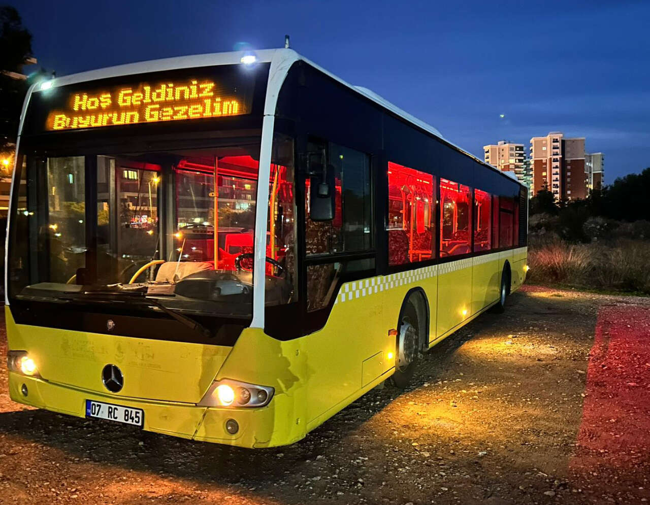 belediye-otobusu-satin-aldi-komsularini-gezdiriyor