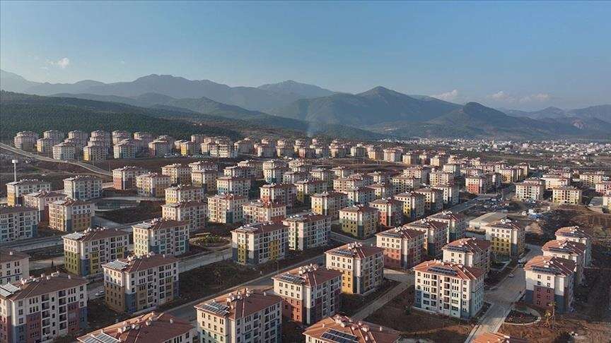 deprem-bolgesinin-en-kucuk-hak-sahibi-1-yasina-gelmeden-konut-sahibi-oldu