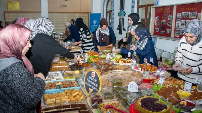 konya-gazzeye-umut-icin-yola-cikti-selcuk-universitesinde-kermes-duzenlendi