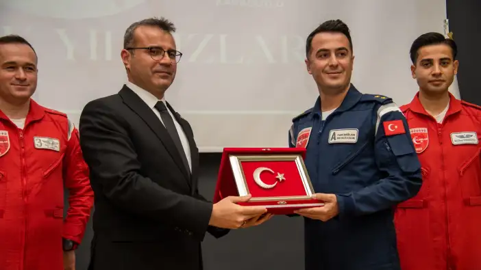 konyanin-gokyuzundeki-milli-gururu-evinde-ogrencilerle-bulustu