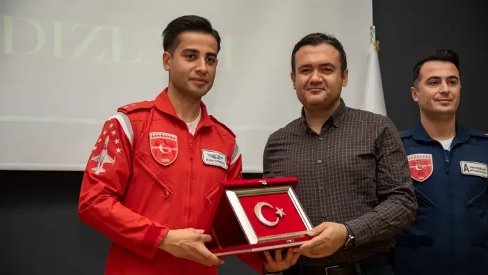 konyanin-gokyuzundeki-milli-gururu-evinde-ogrencilerle-bulustu