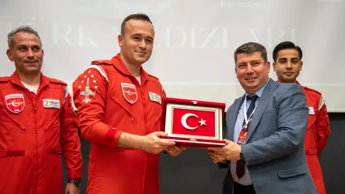 konyanin-gokyuzundeki-milli-gururu-evinde-ogrencilerle-bulustu