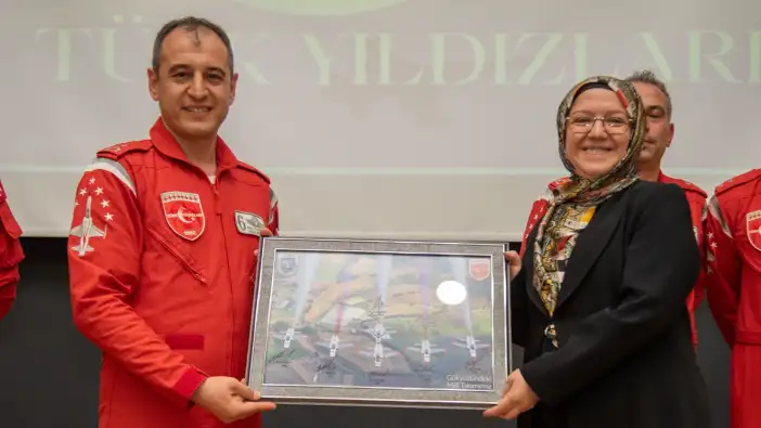 konyanin-gokyuzundeki-milli-gururu-evinde-ogrencilerle-bulustu