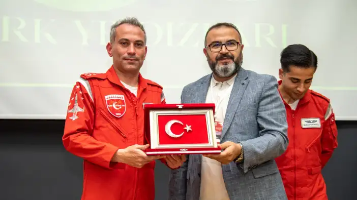 konyanin-gokyuzundeki-milli-gururu-evinde-ogrencilerle-bulustu