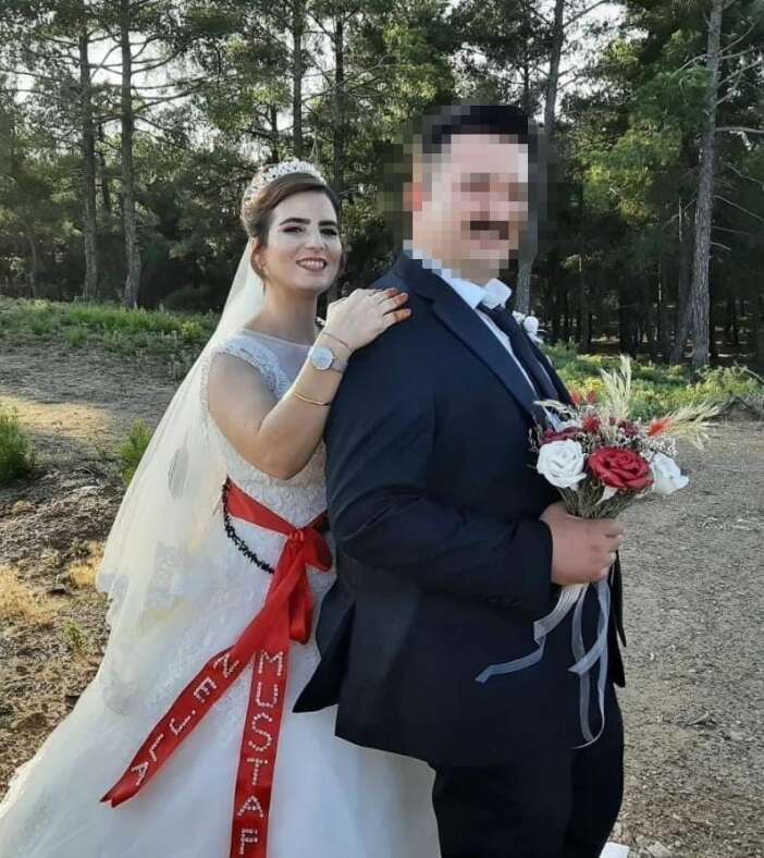 2-aylik-esinin-bogazini-keserek-olduren-koca-serbest-birakildi