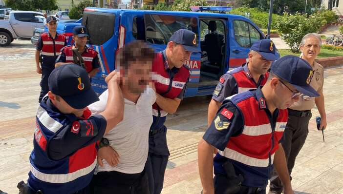 2-aylik-esinin-bogazini-keserek-olduren-koca-serbest-birakildi