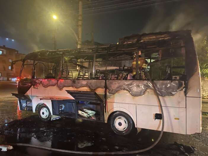 isci-servisi-alev-aldi-itfaiye-ekipleri-sevk-edildi