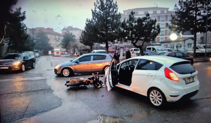 konya-aksehirde-otomobil-ile-motosiklet-carpisti-1-yarali