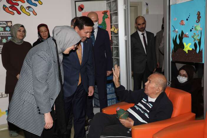 ak-partili-belgin-uygur-konyadaki-merkezi-dunyaya-ornek-gosterdi