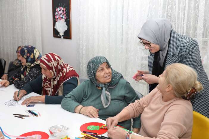 ak-partili-belgin-uygur-konyadaki-merkezi-dunyaya-ornek-gosterdi