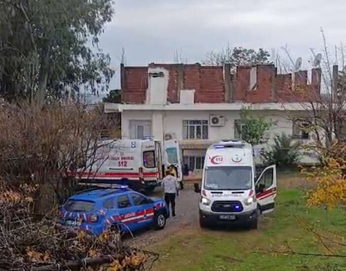 ayni-aileden-ikinci-cinayet-babasini-oldurdu-yengesini-agir-yaraladi-antalya-manavgat