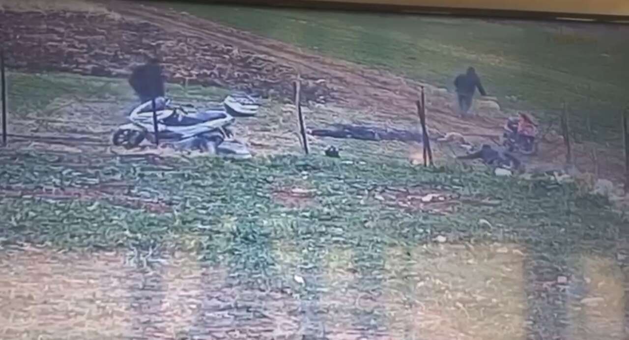 bir-sehri-tedirgin-eden-goruntu-6-kisi-tek-tek-yere-yigildi