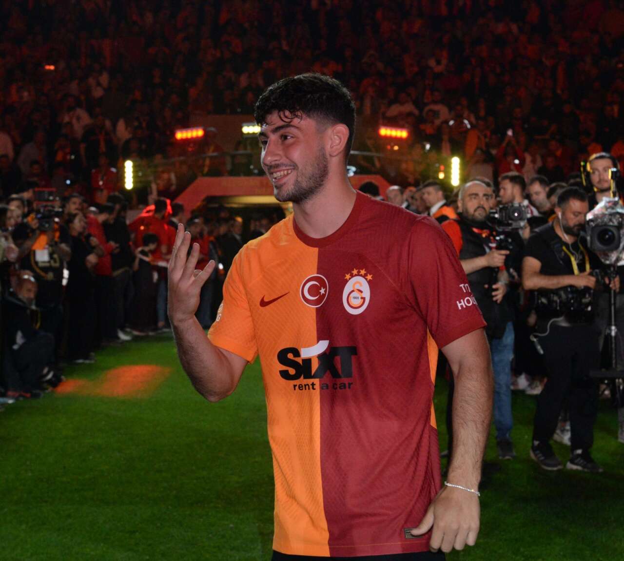 galatasarayda-35-dakika-sans-bulan-oyuncuya-super-ligden-talip-cikti