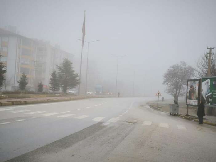 konya-ankara-yolunda-sis-trafigi-felc-etti