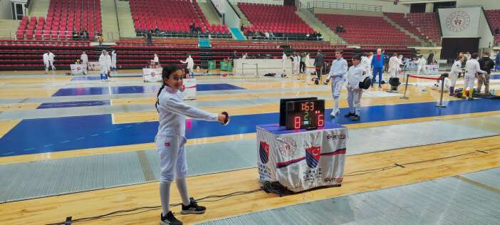 konyada-eskrim-ruzgari-esti-elif-reyyan-kaya-turkiye-sampiyonu-oldu