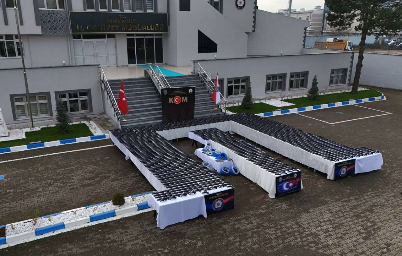 sehirler-arasi-otobusten-bir-orduya-yetecek-silah-malzemesi-cikti