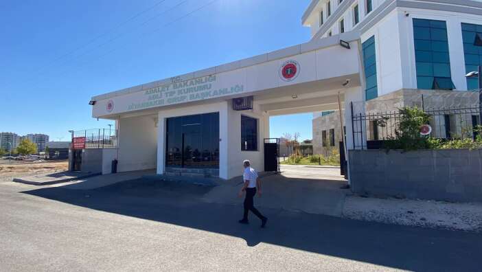 esiyle-hastaneye-gelen-ali-ogretmen-acil-serviste-can-verdi