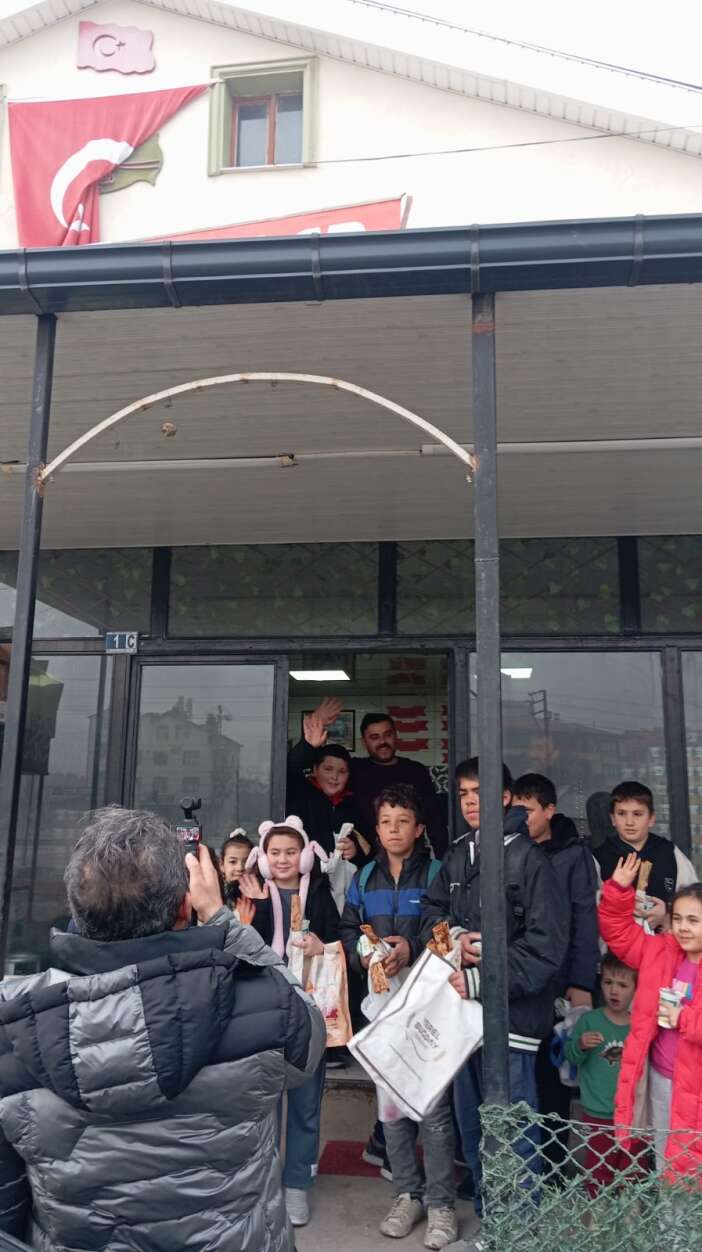 konyada-sivlilik-coskusu-etliekmekci-bugunu-cocuklara-ayirdi